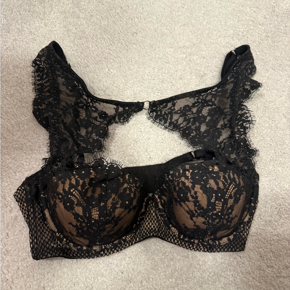 Victoria’s Secret Lace Bra Black/Nude 34C – Sexy & Elegant